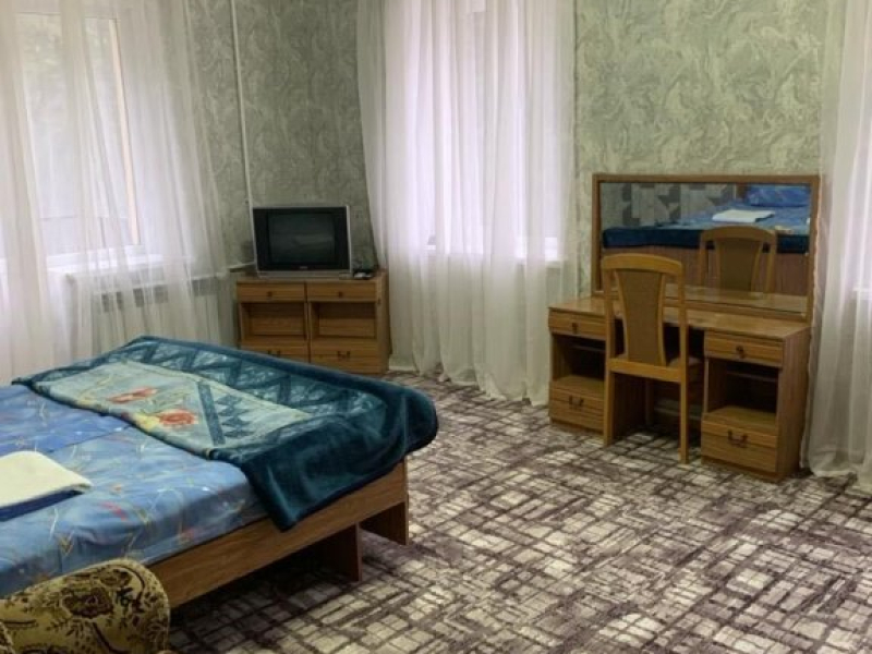 Двухместный номер Standard с балконом и с видом на горы (двуспальная кровать)